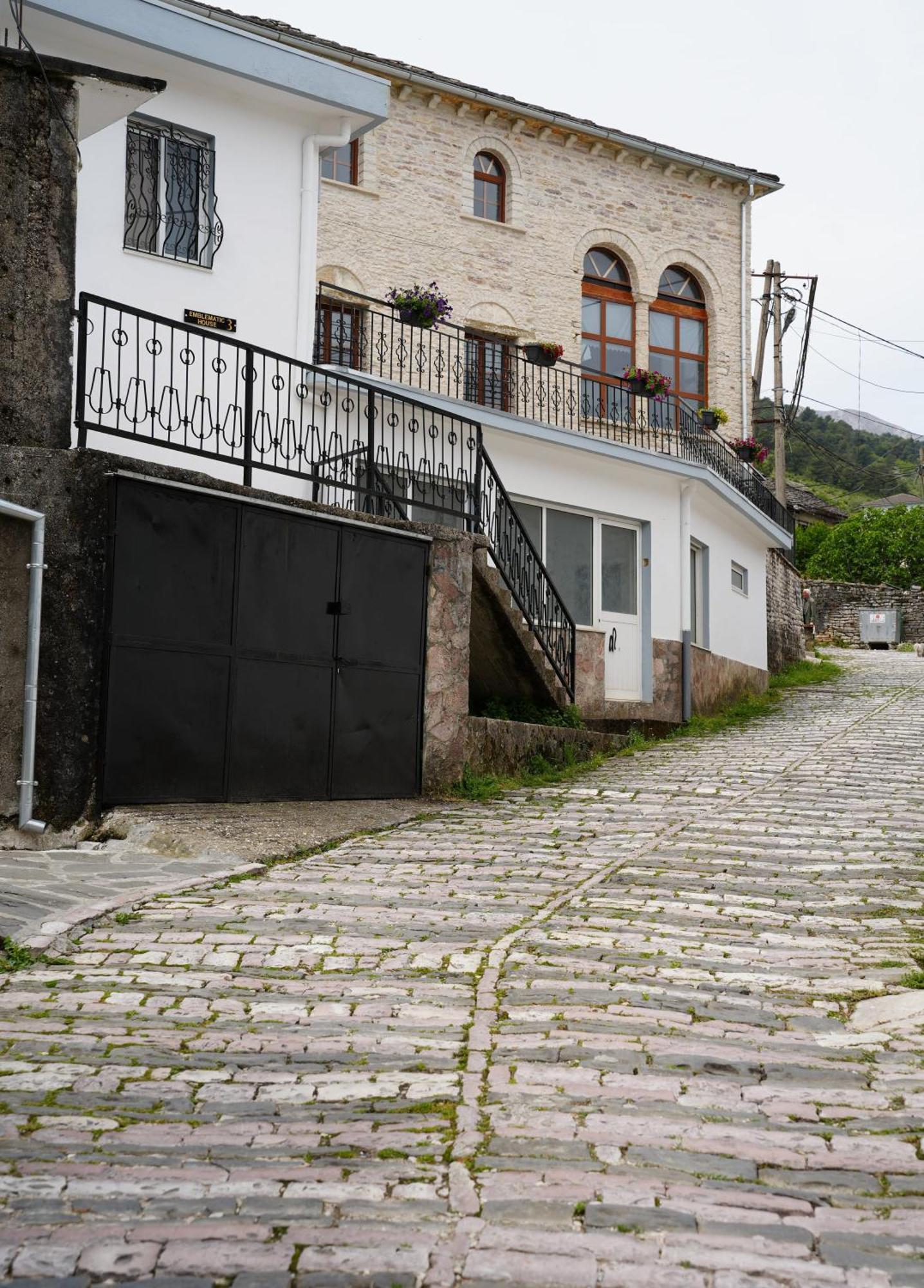 Emblematic House 3 Lejlighed Gjirokastër Eksteriør billede